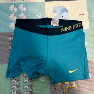 Nike Shorts size L
